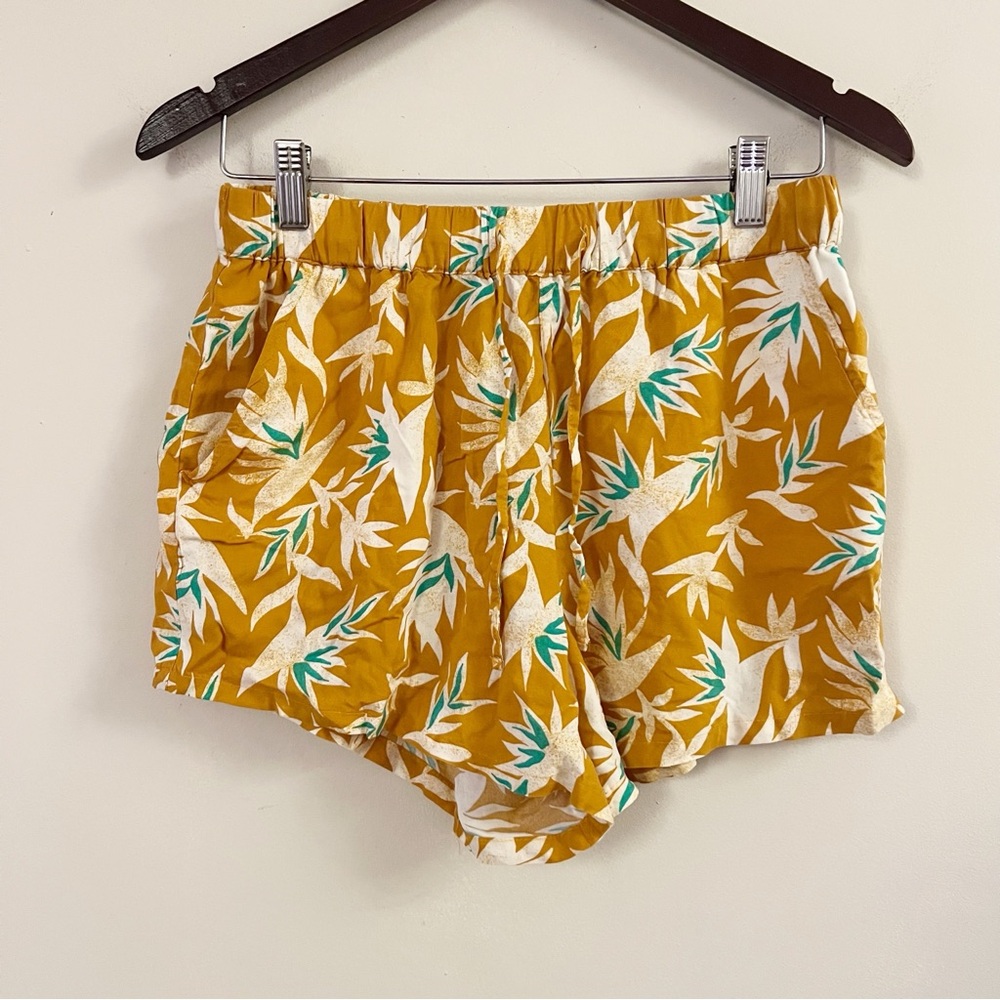 SO Yellow Tropical Print Soft High Rise Shorts Elastic Waist NEW Size Medium